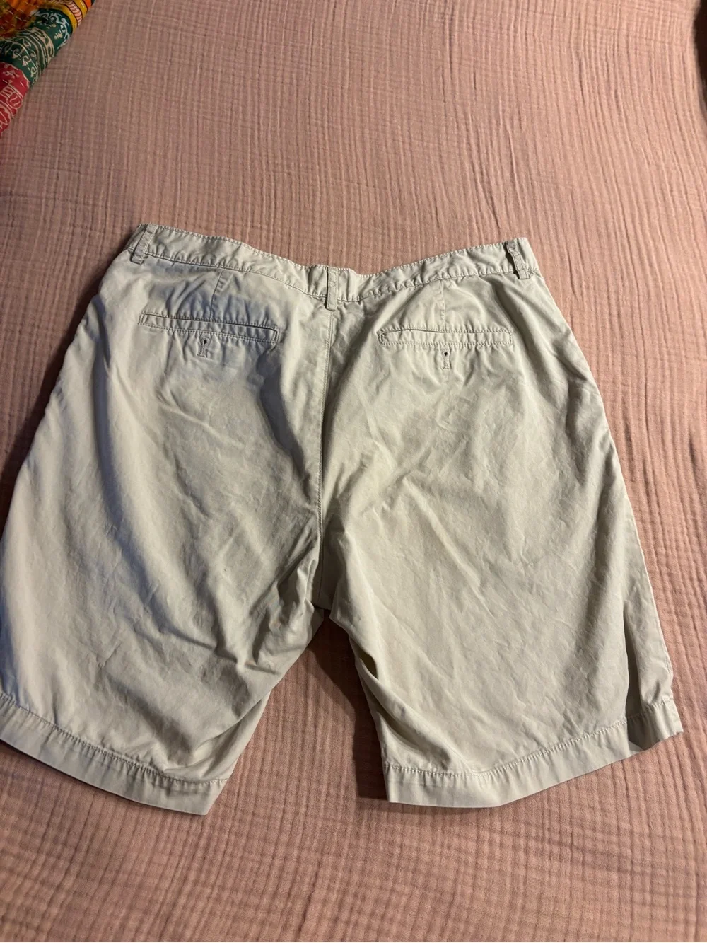 H& M men’s khaki shorts